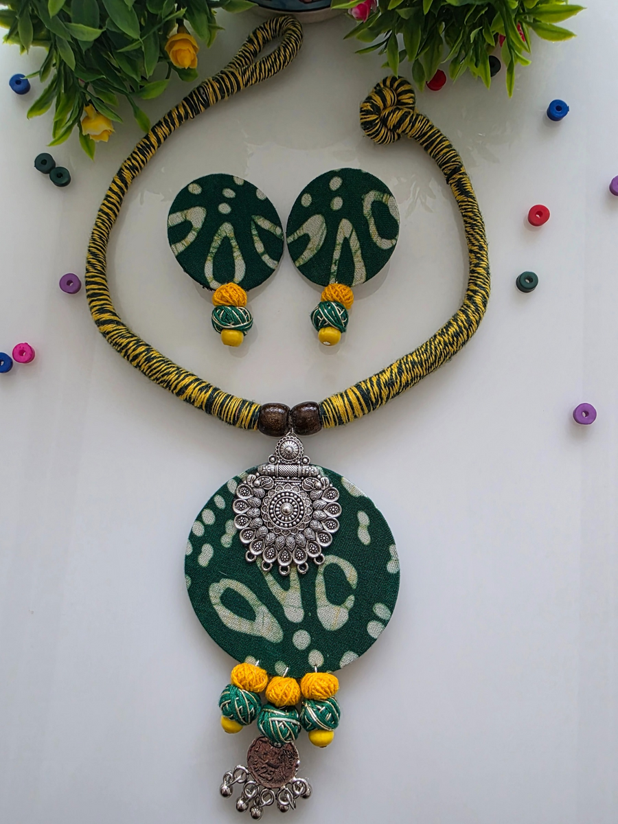 Green fabric necklace