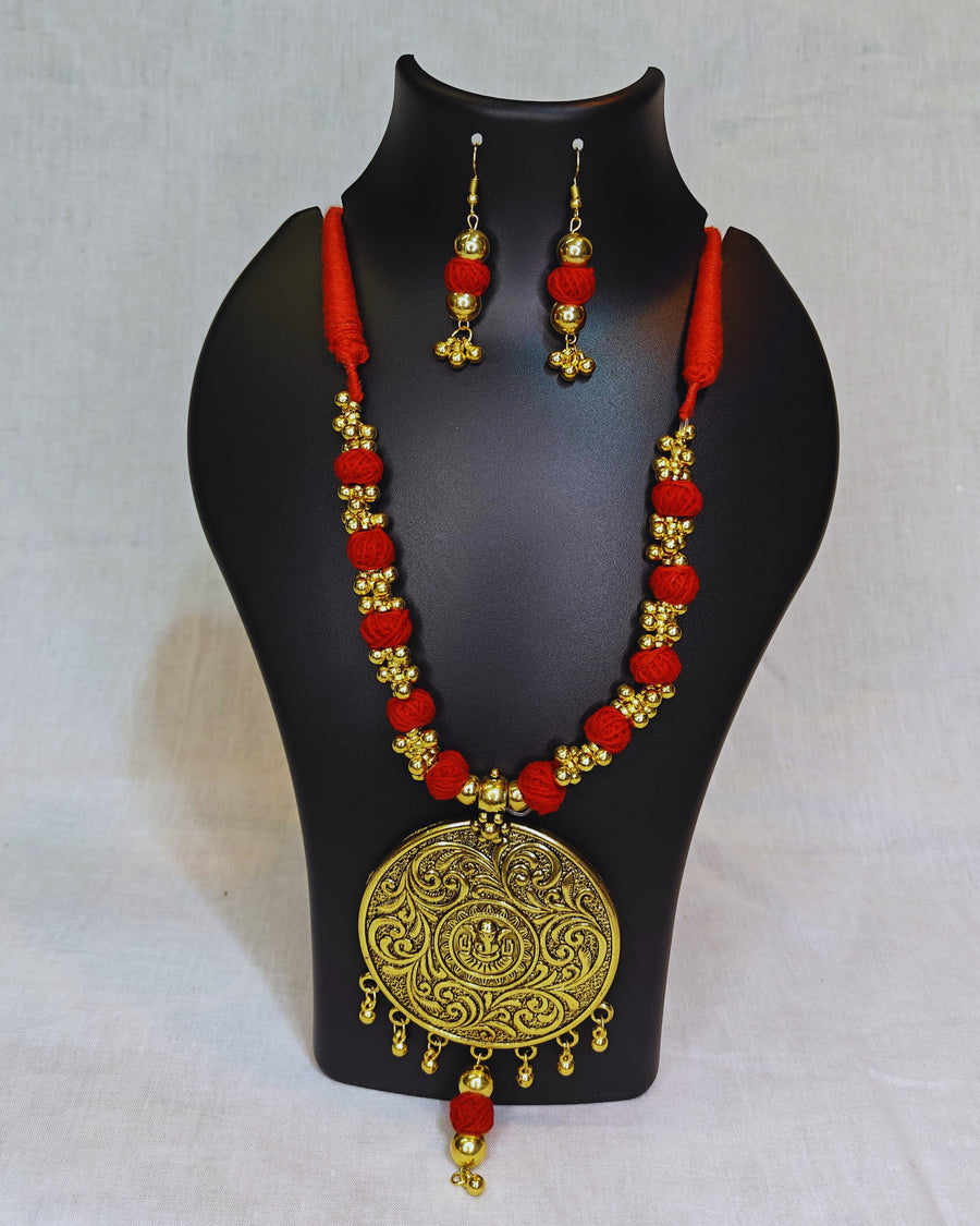 Red thread antique pendant necklace