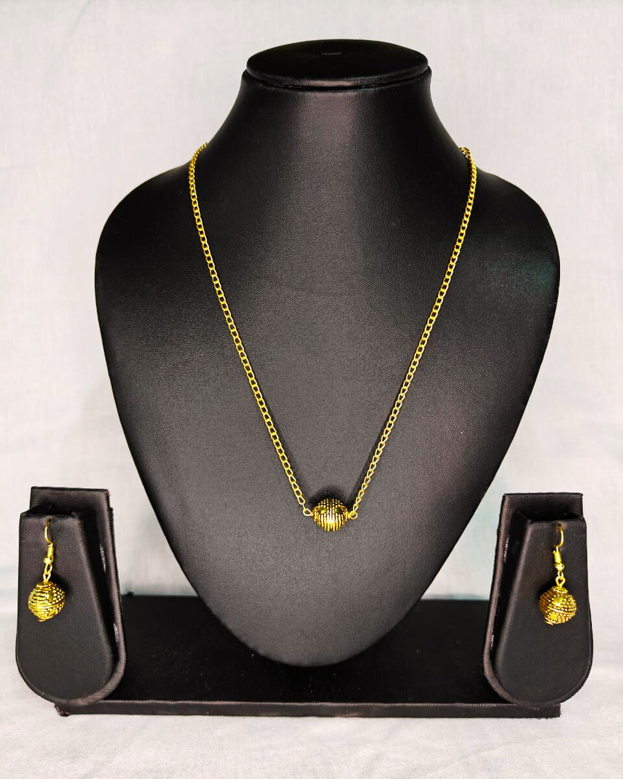 Antique geru chain pendant