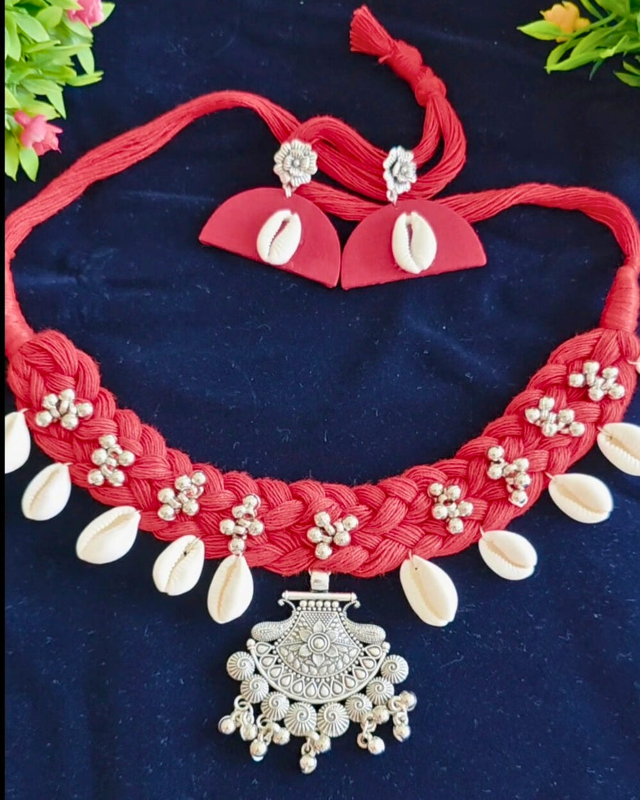 Red threads cowrie necklace