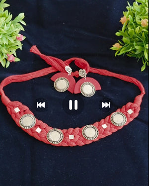 Red threads necklace